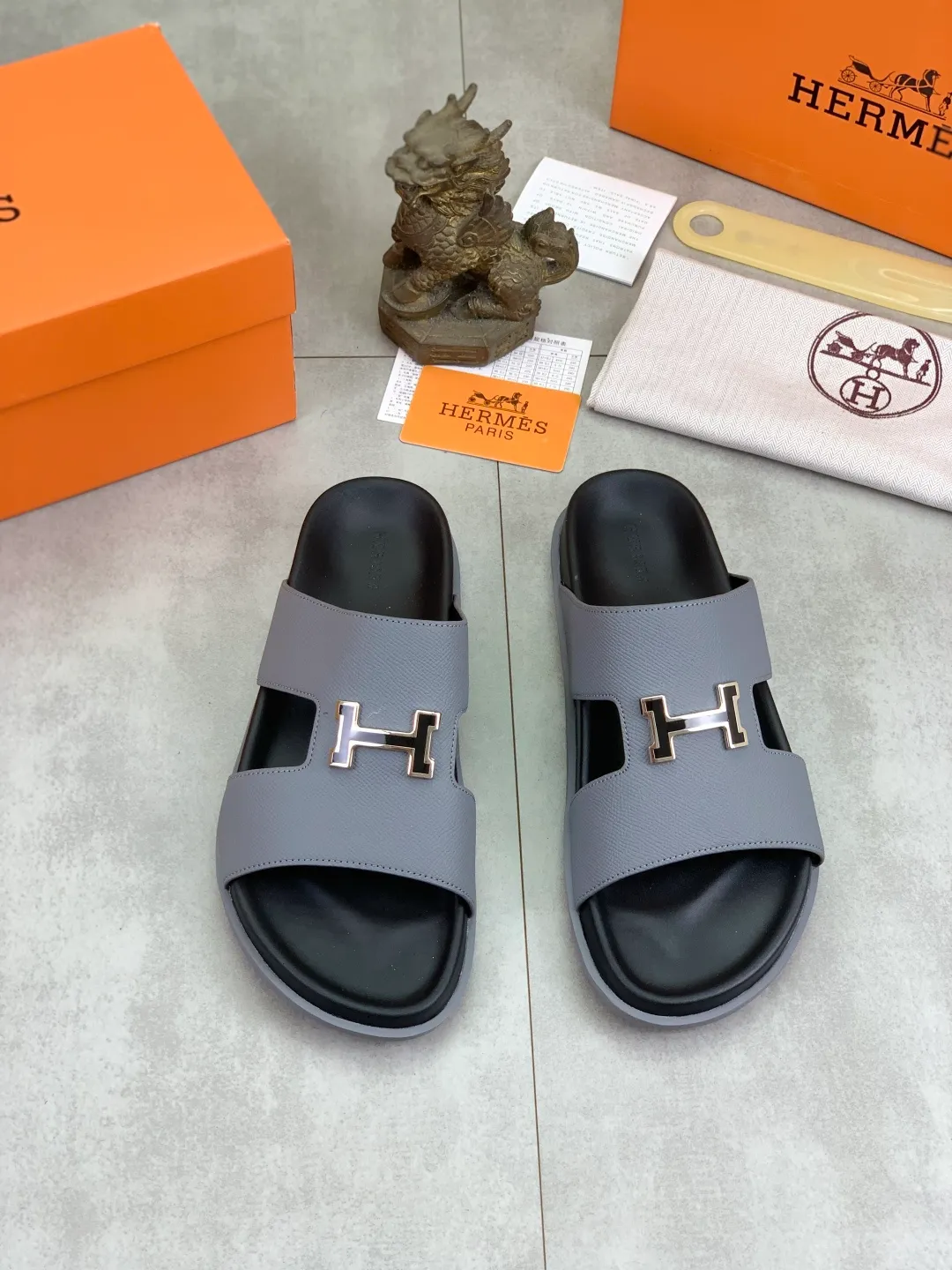 Men's shoes 💰P440 New [HERMES] high-end quality new Hermès slippers, made of imported calfskin, wear-resistant and non-slip rubber outsole. Fashionable and elegant code number: 39-44 (38 45 46 customized)